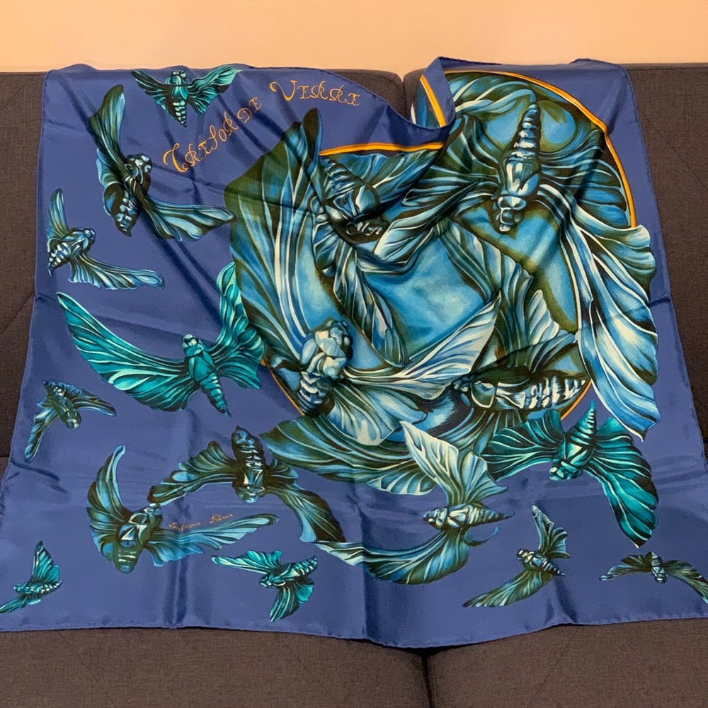 Vintage Elegant And Classic French Lalique Silk Scarf “Tresor De Verre”.